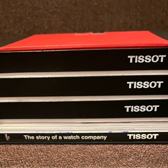 TISSOT LIKE NEW WOMEN’S STAINLESS STEEL 30MM. Only worn once. Comes with box. - Picture 4 of 7